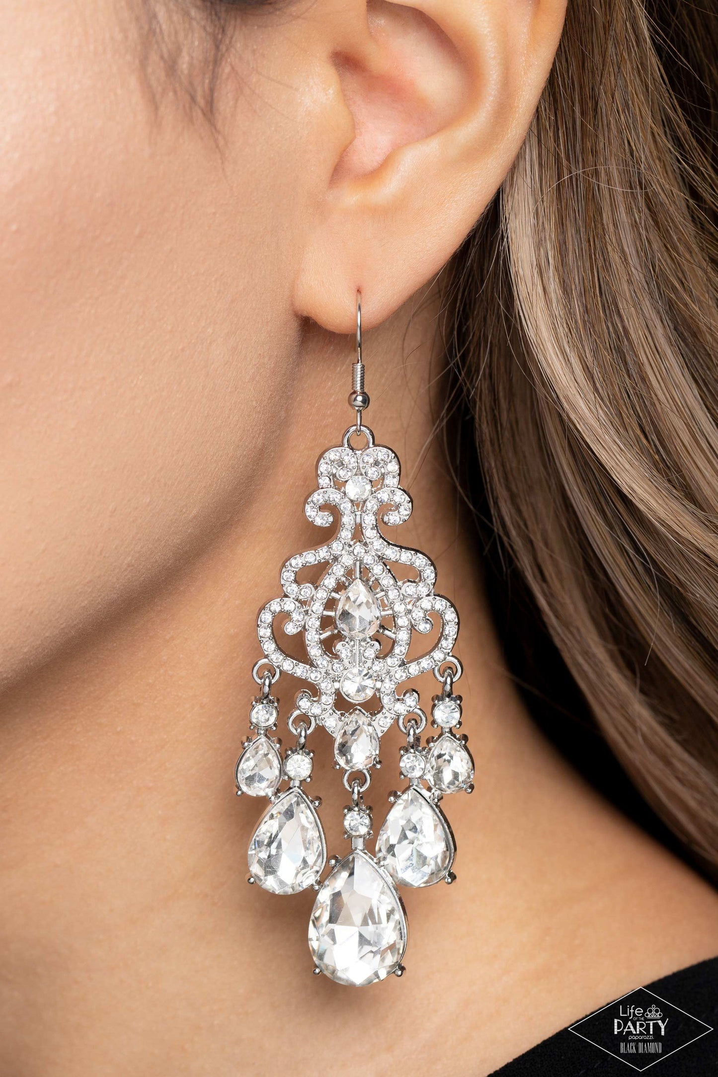 Queen Of All Things Sparkly - White - Paparazzi Accessories