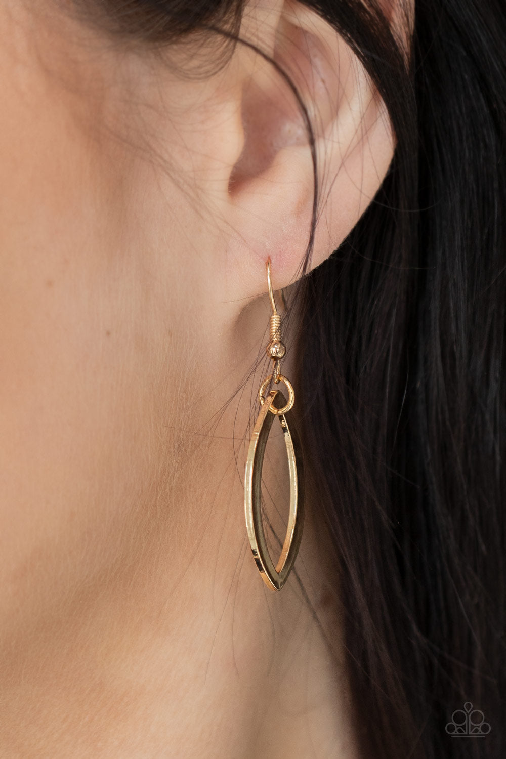 The OVAL-achiever - Gold - Paparazzi Accessories