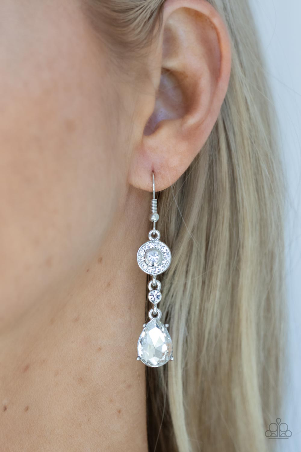 Graceful Glimmer - White - Paparazzi Accessories