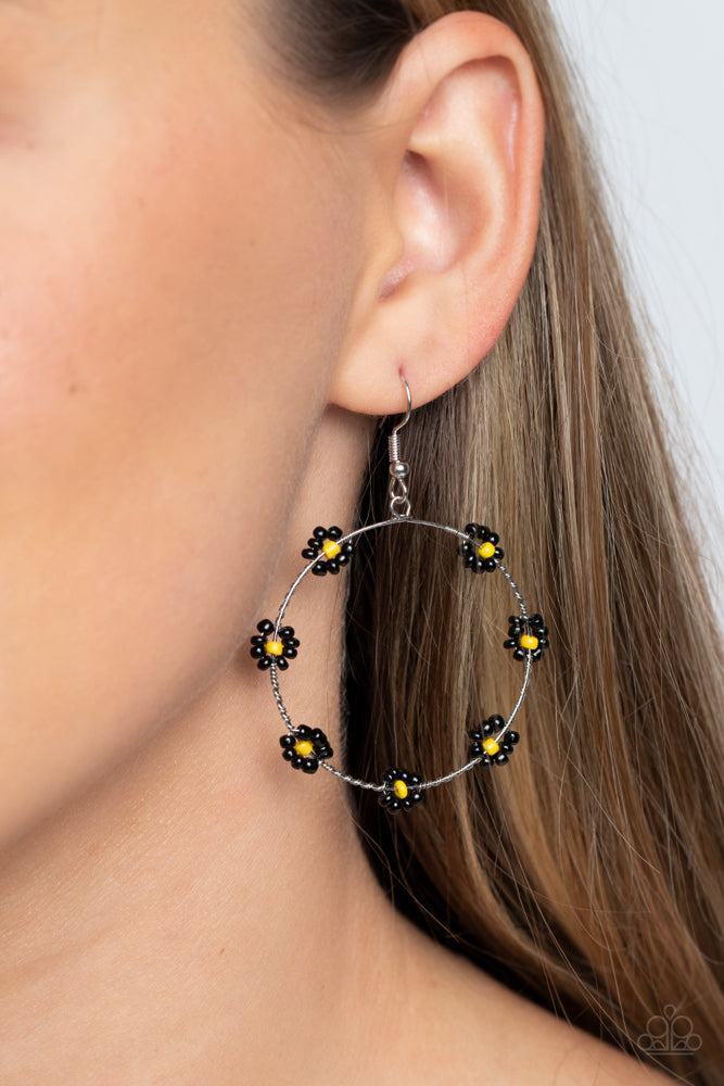 Dainty Daisies - Black - Paparazzi Accessories