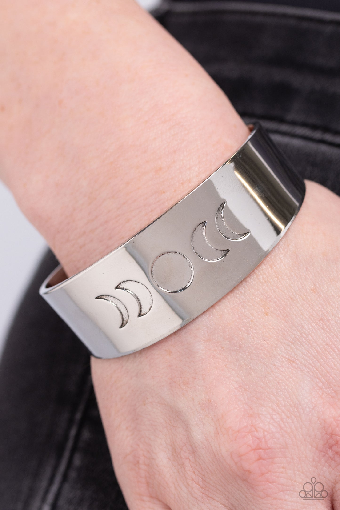 Lunar Effect - Silver - Paparazzi Accessories