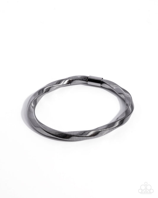 Twisted Temptress - Black