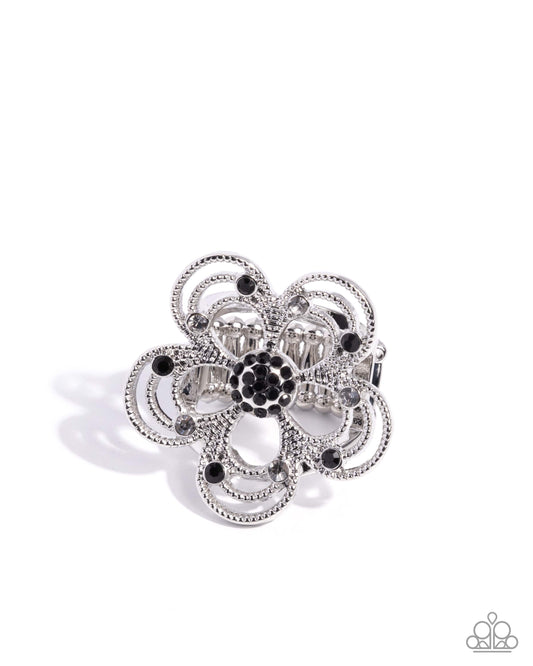 Still Studs - Black