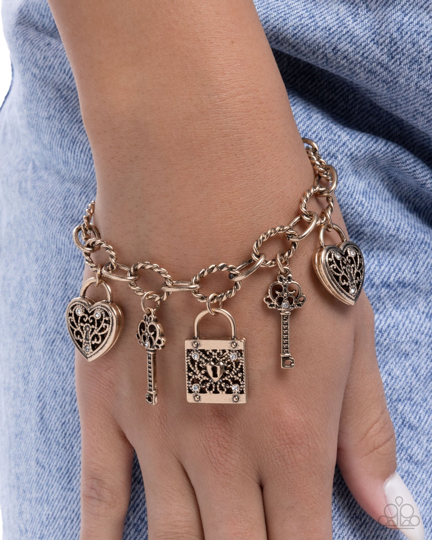 Flirty Filigree - Gold