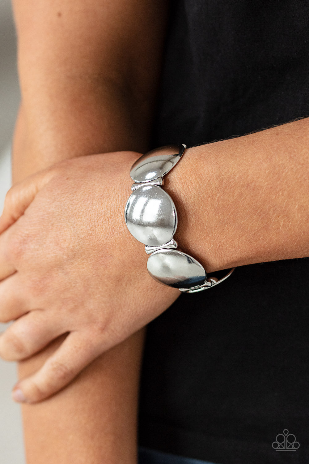 Going, Going, GONG! - Silver - Paparazzi Accessories