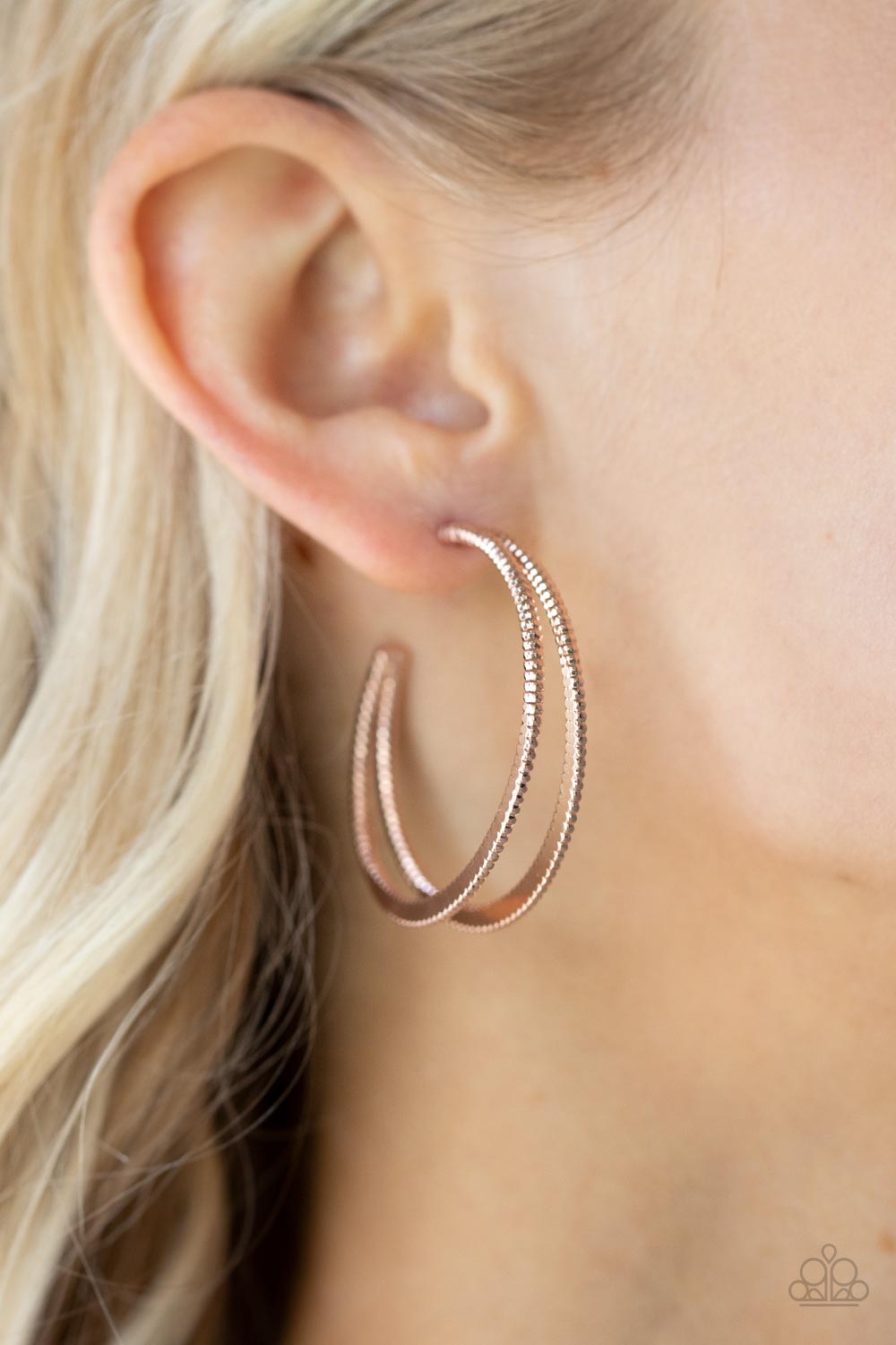 Rustic Curves - Rose Gold - Paparazzi Accessories