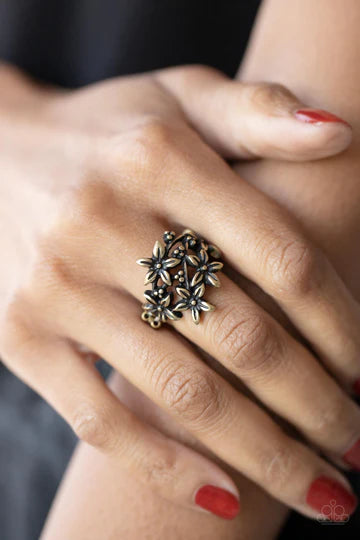 Prairie Primrose - Brass - Paparazzi Accessories